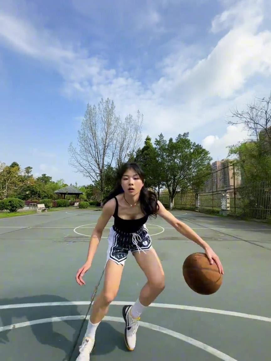 看著有點實力，敢背打我不？